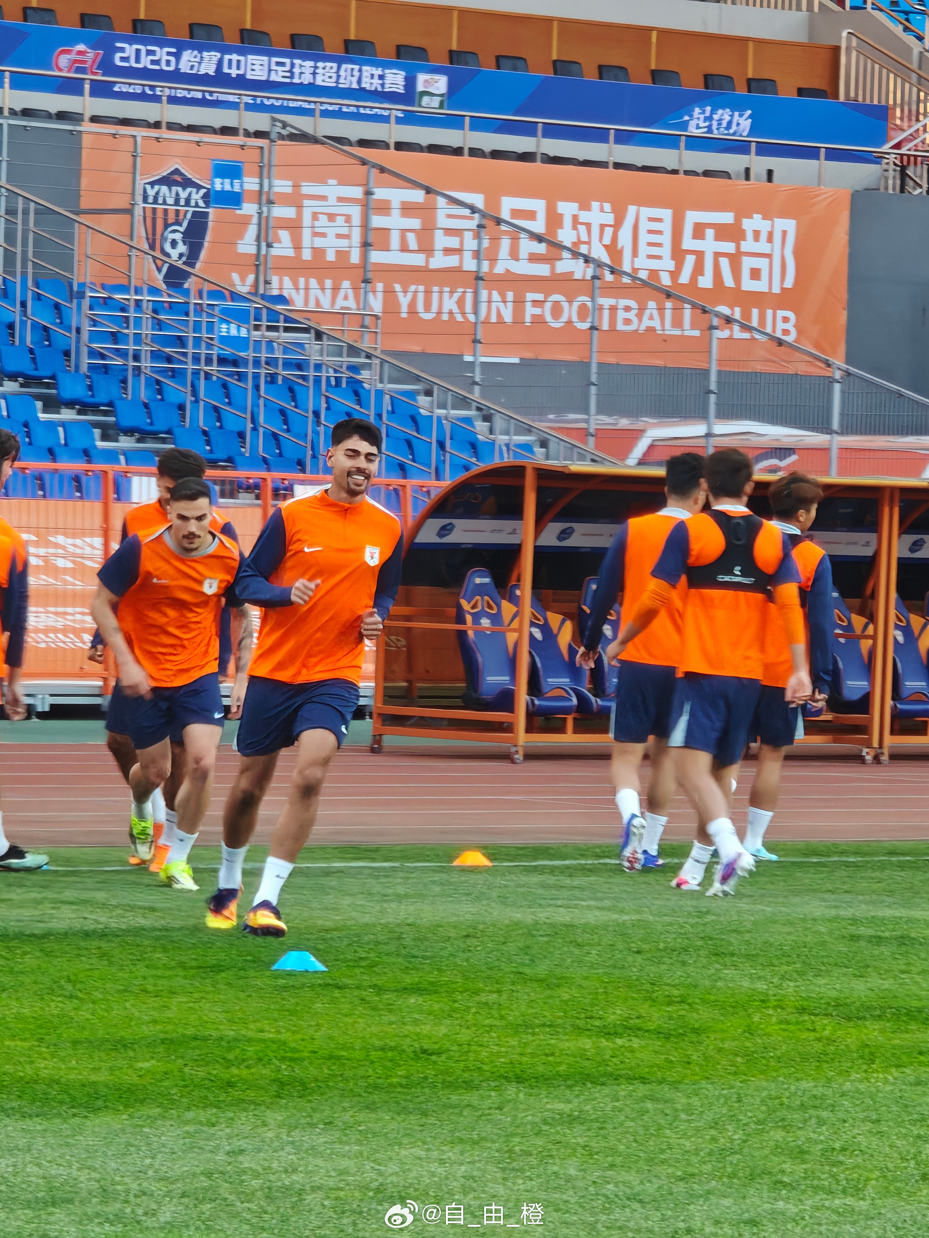 赛前训练自由橙山东泰山自由橙在现场见证! 玉溪·云南玉溪高原体育运动中心主体育馆