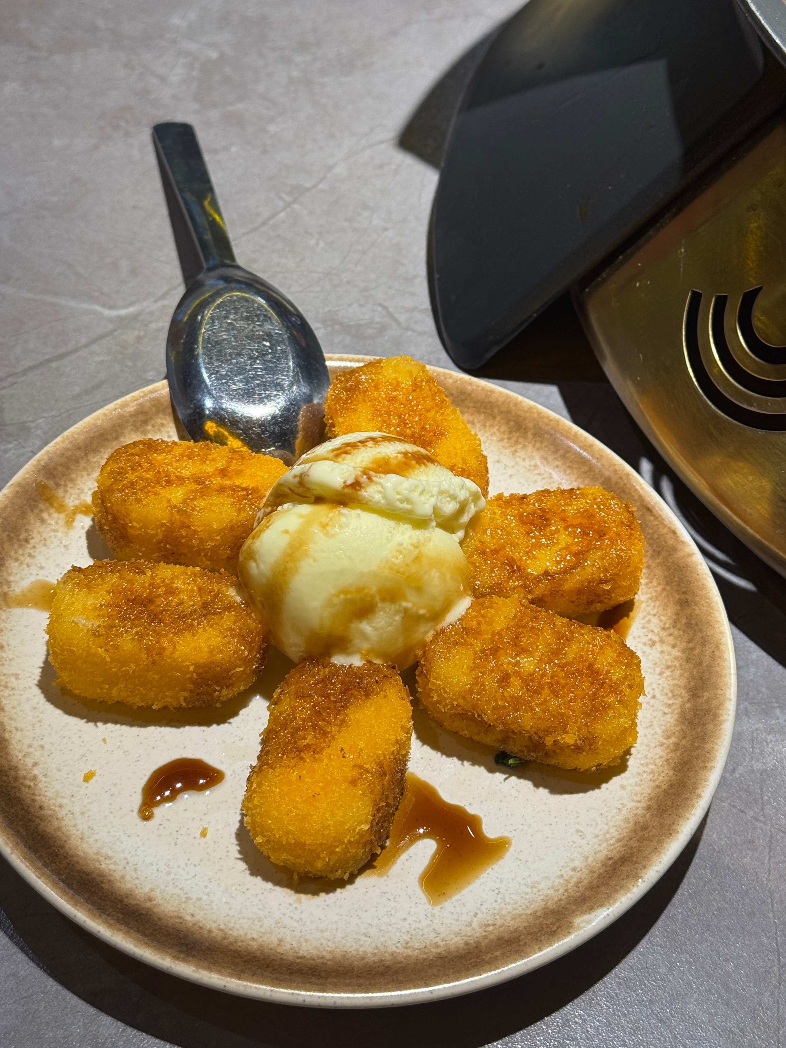 朝阳天虹遛娃好方便啊。可以直接买南瓜萌主的辅食打包了吃，碳亲还挺好的吃，小肉也不