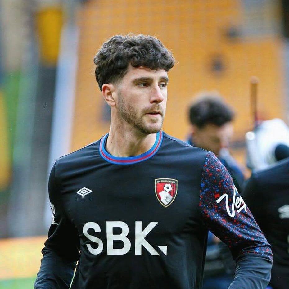 伯恩茅斯后卫塞内西希望在本赛季结束前与新俱乐部达成协议。他仍然受到意大利俱乐部的