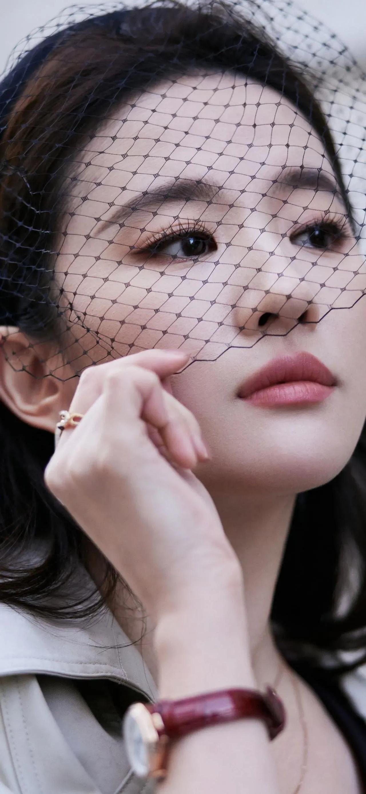 浓妆淡抹，美人如画。