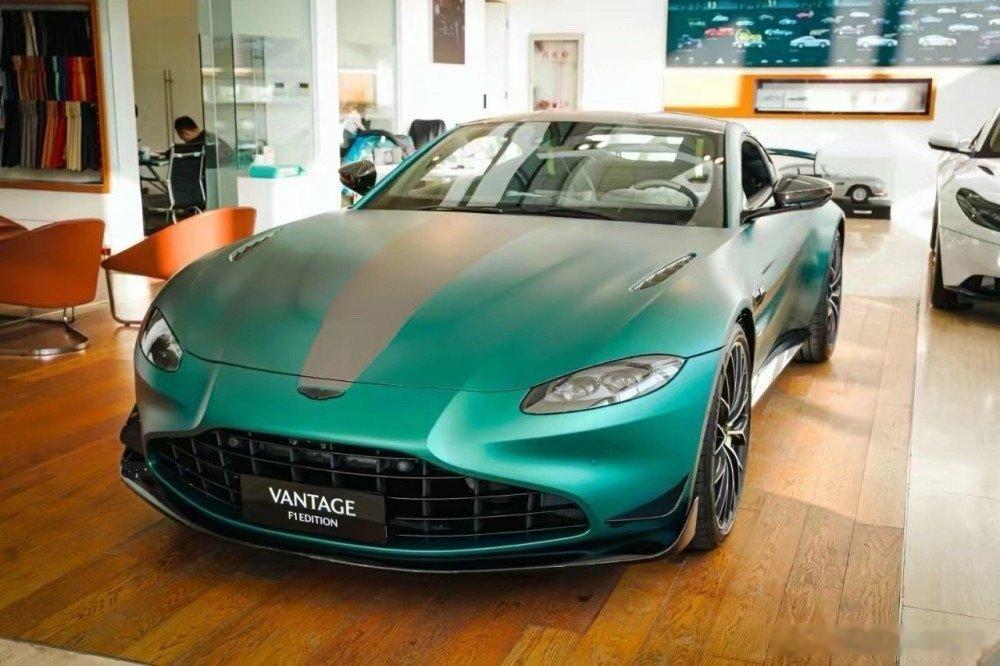 阿斯顿马丁 Vantage F1 Coupe 赛车绿/黑绿 现车 ​​​