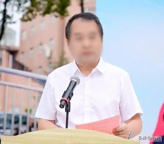 竟有这样的校长！干了一辈子校长，职称还是中教一级。

几乎每个学校职称最高的是校