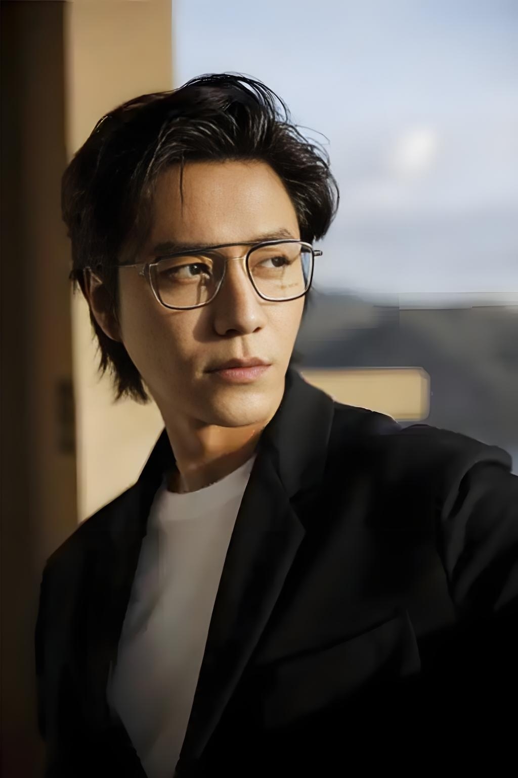 当年《金粉世家》播出后，陈坤一跃成为国民第一美男子，秦昊老师有审美，成毅确实也很