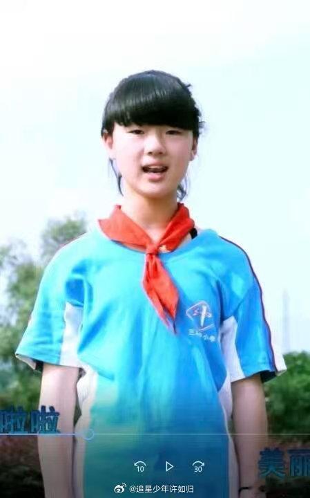 原来单依纯有这么破碎的原生家庭呀，但是她不愿意沉溺在这种痛苦中，选择在音乐里学会