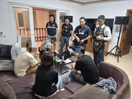3个中国男人，知道国内打击色情直播十分严格，就跑到泰国，芭提雅租下 Vinra 