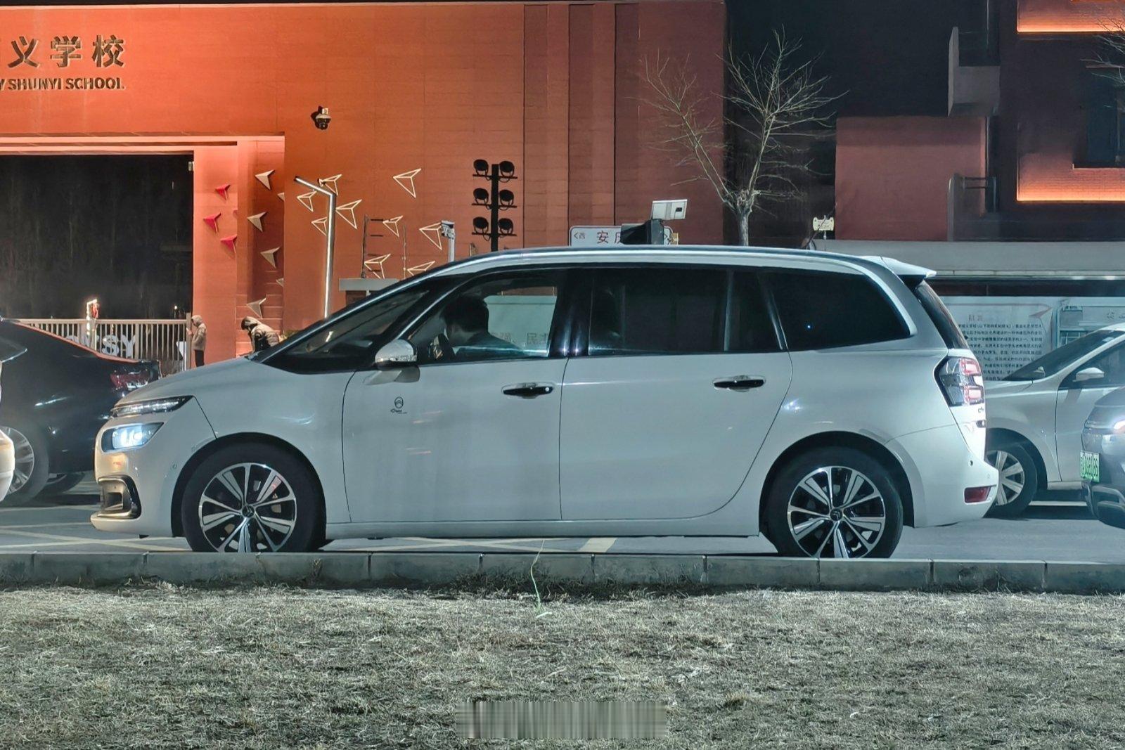 妹想到二朵同学家长里也有车品不错的嘛MPV 北京·顺义