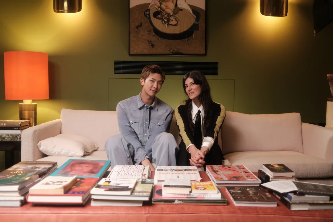 260722 Bella Freud 更新金南俊合照