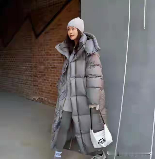 428元羽绒服到商场秒变1599：谁在替你“温暖”钱包？——一件羽绒服从仓库到你