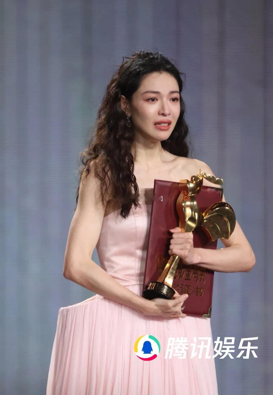 看来钟楚曦i拿到金鸡“最佳女配角”之后，红利真的很大，《明日乐园》这个大IP应该