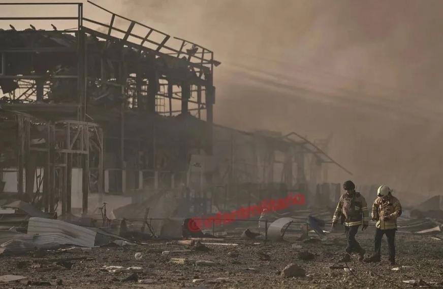 乌克兰军方又犯了一个大错误，直接造成37人死亡，其中包括一位市长。
据央视新闻网