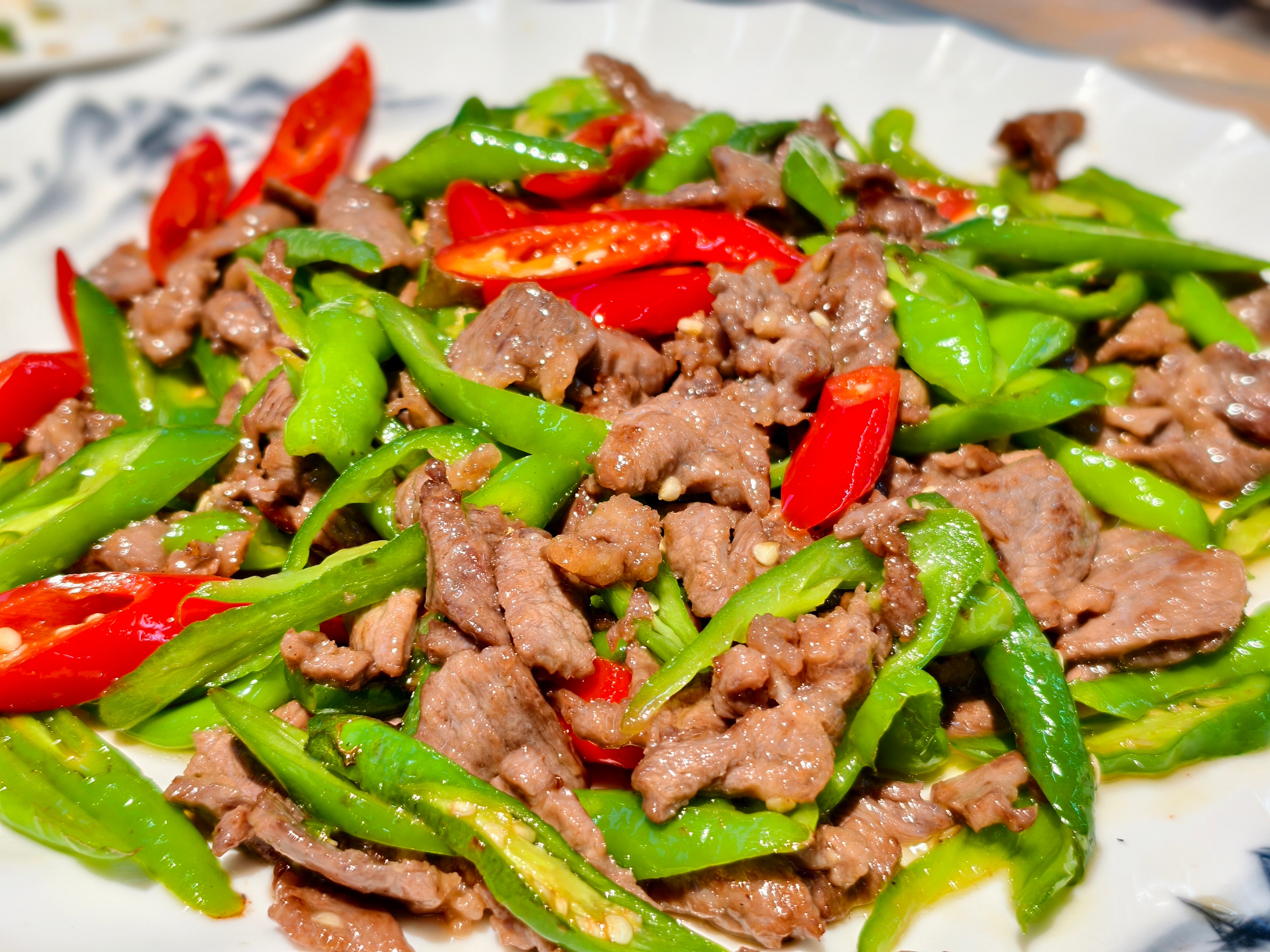你减肥主要靠什么 我觉得还是坚持，清淡的饮食要坚持，定期的运动量要坚持，早睡早起