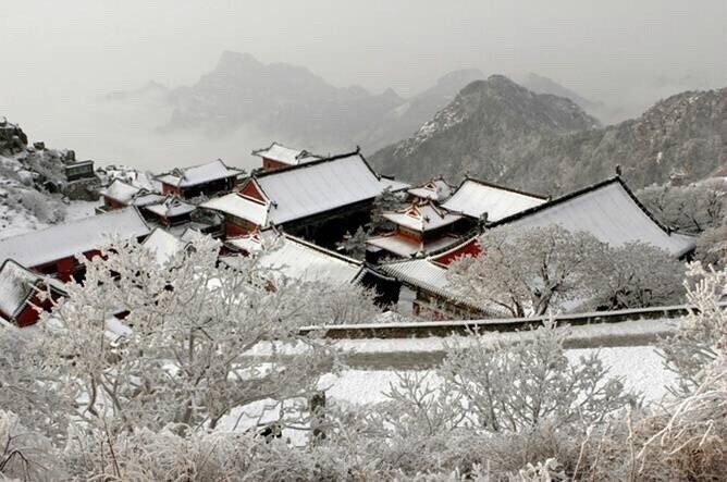 冬季到哪儿去看雪？国内9大赏雪胜地。      1、山东泰山      2、安徽