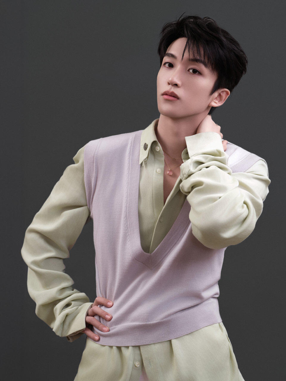 黄子弘凡鸟巢黄子弘凡鸟巢演唱会定档鸟巢最年轻的歌手黄子弘凡官宣开唱啦！2026开