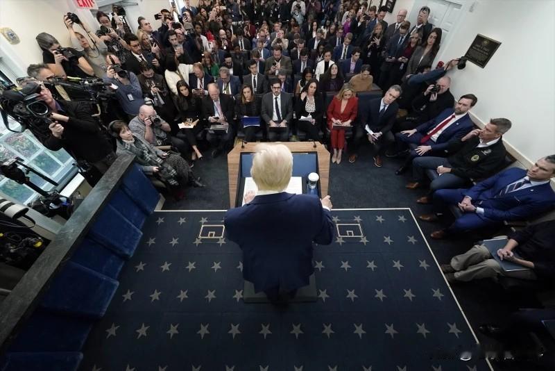 【特朗普：俄乌冲突给美国造成的损失为3500亿美元】
华盛顿时间2025年11月