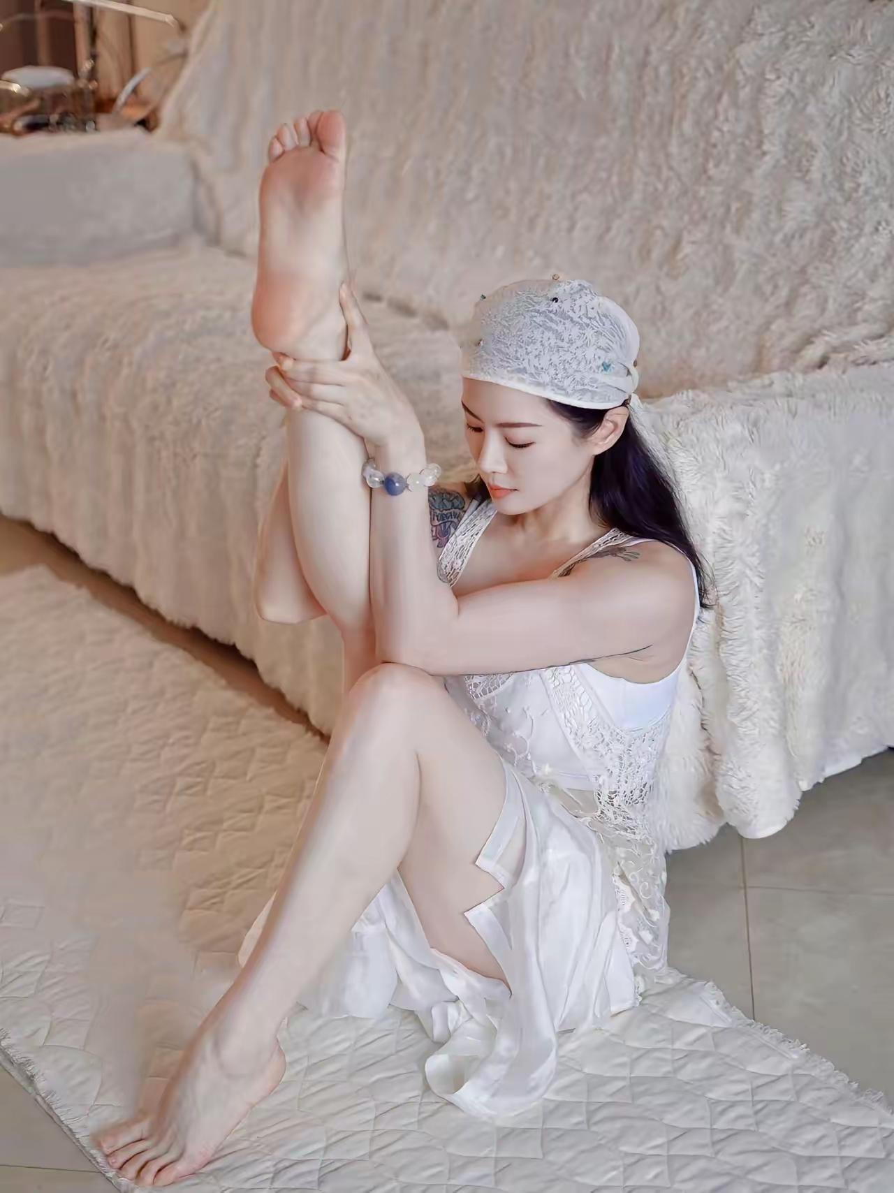 忙了一天了，回到家，舒展舒展筋骨。别提多舒服了。