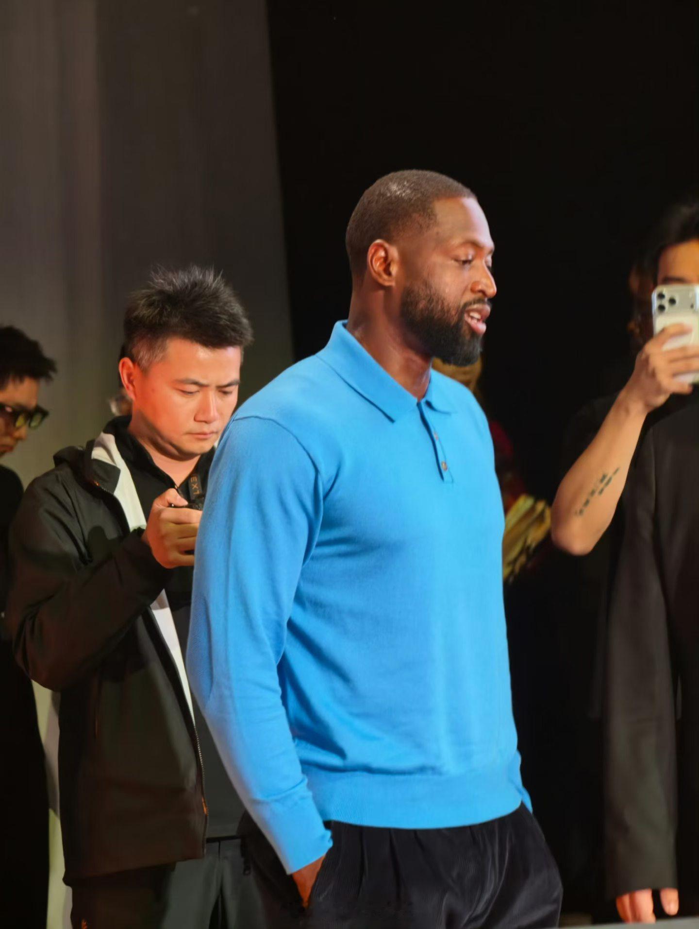 昨天发布会请了自动驾驶之父今天发布会请了NBA冠军韦德来几张近距离高清照追觅朋友