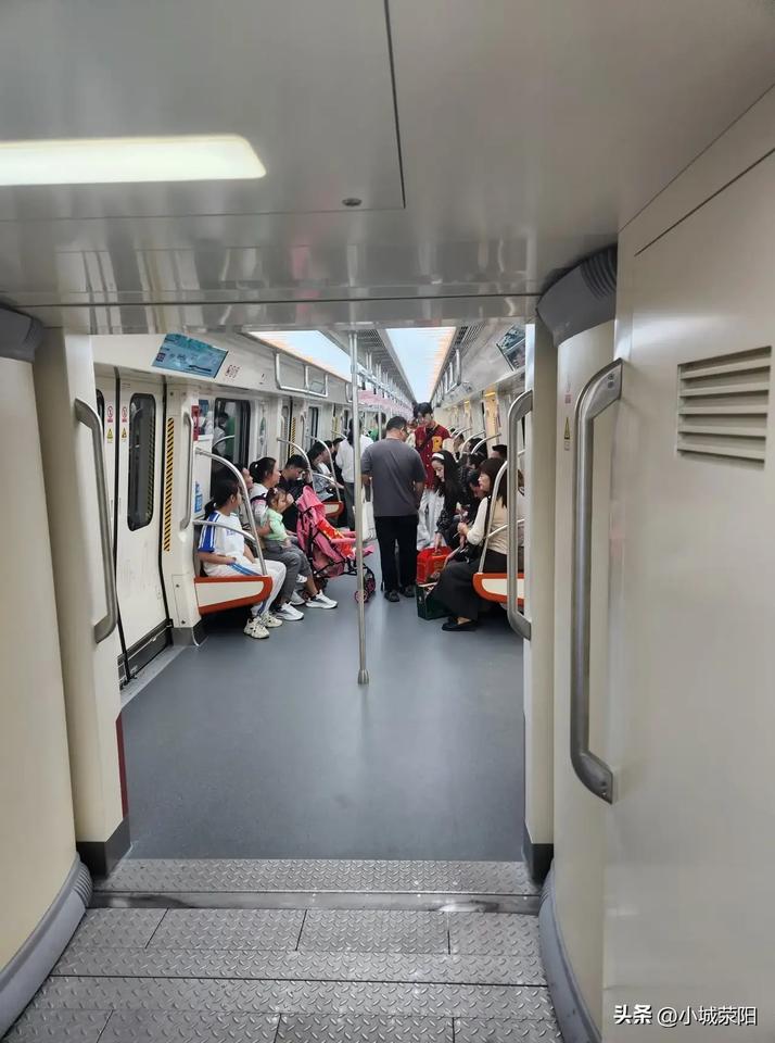 郑州地铁10号线全贯通二期纳入郑州地铁四期规划会带来巨大社会经济效应。①客流不是