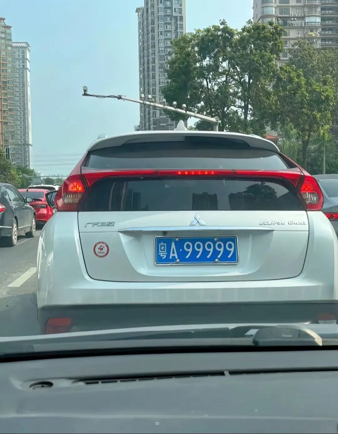 广州粤A99999 挂在三菱汽车 好多人说可能生意失败 其实不是的 低调