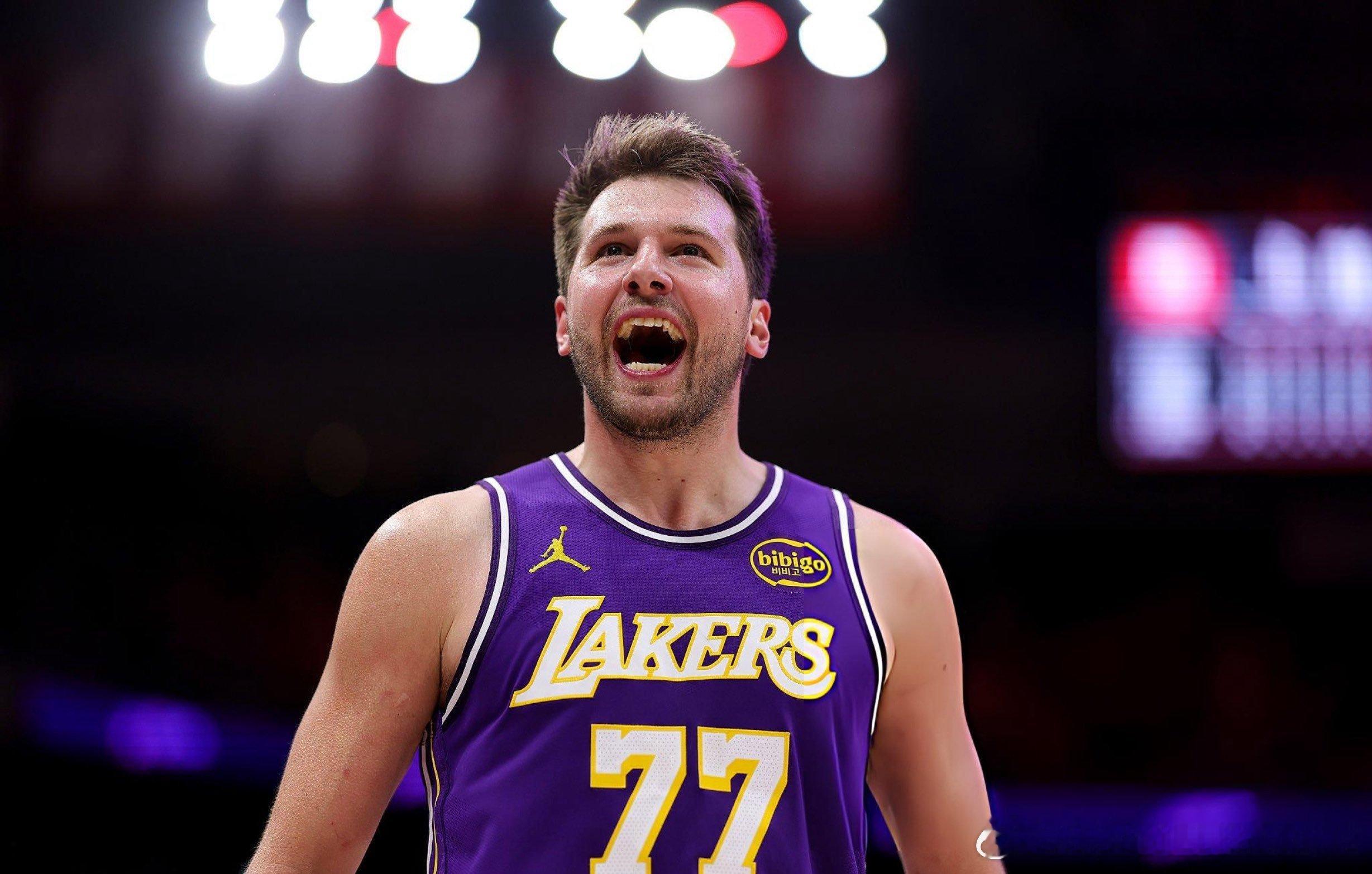 东契奇成为NBA历史上在 28 岁之前20+10+10三双场次最多的的球员（常规