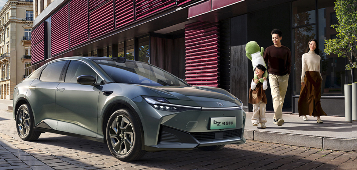 丰田全力押注混动！计划2028年将全球产量提至1130万辆，其中混动车占670万