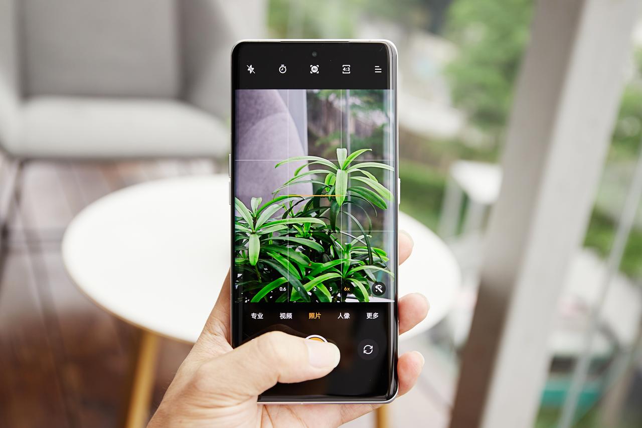 近期如果打算换一款旗舰机的话，我觉得无需等待618，毕竟按照往年惯例，新旗舰的降