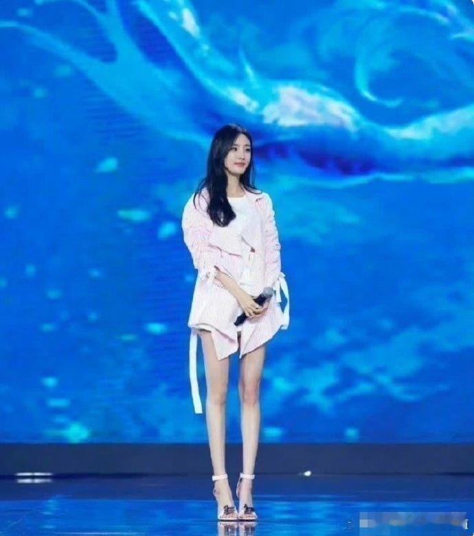 这腿估计内娱也没人抗衡了吧 ​​​