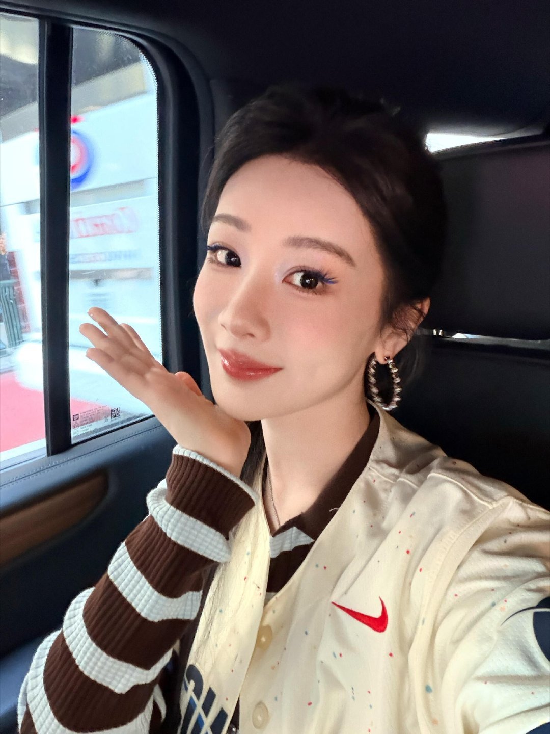 杨紫杨紫董竹君  yz 杨紫玉兰花开君再来世间万般景色，都不及你眼底的星光【杨紫