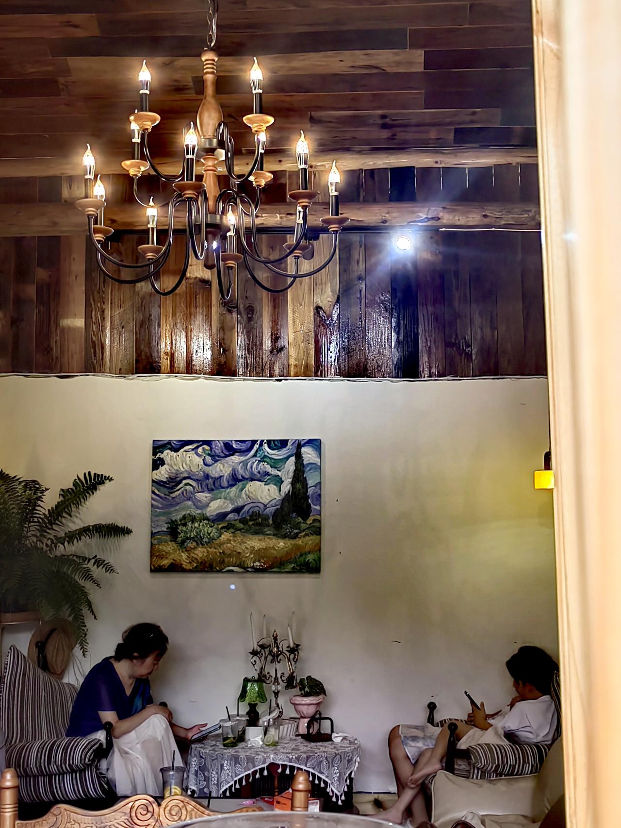 并非只有我婚姻不幸，我觉得全世界女人的婚姻都难言幸福，你还别不信。昨天，几个女人