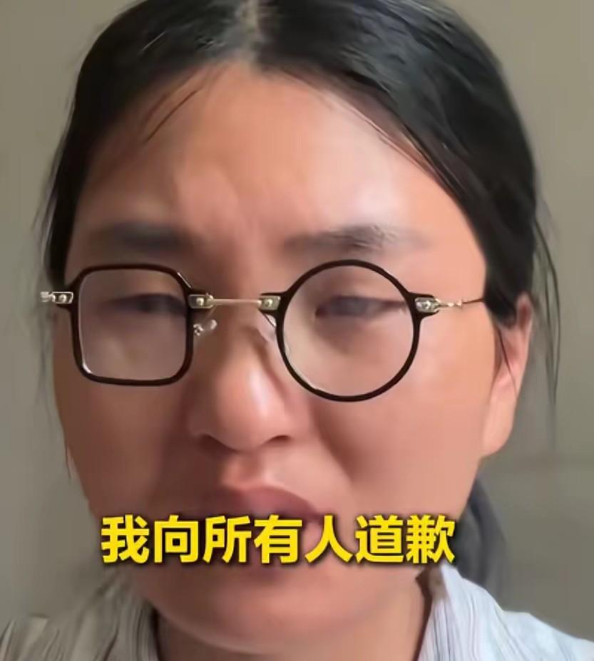 托举孩子进山姆会员店的这个女人原来是真的懂流量密码的高手。
普通人去山姆会员店买