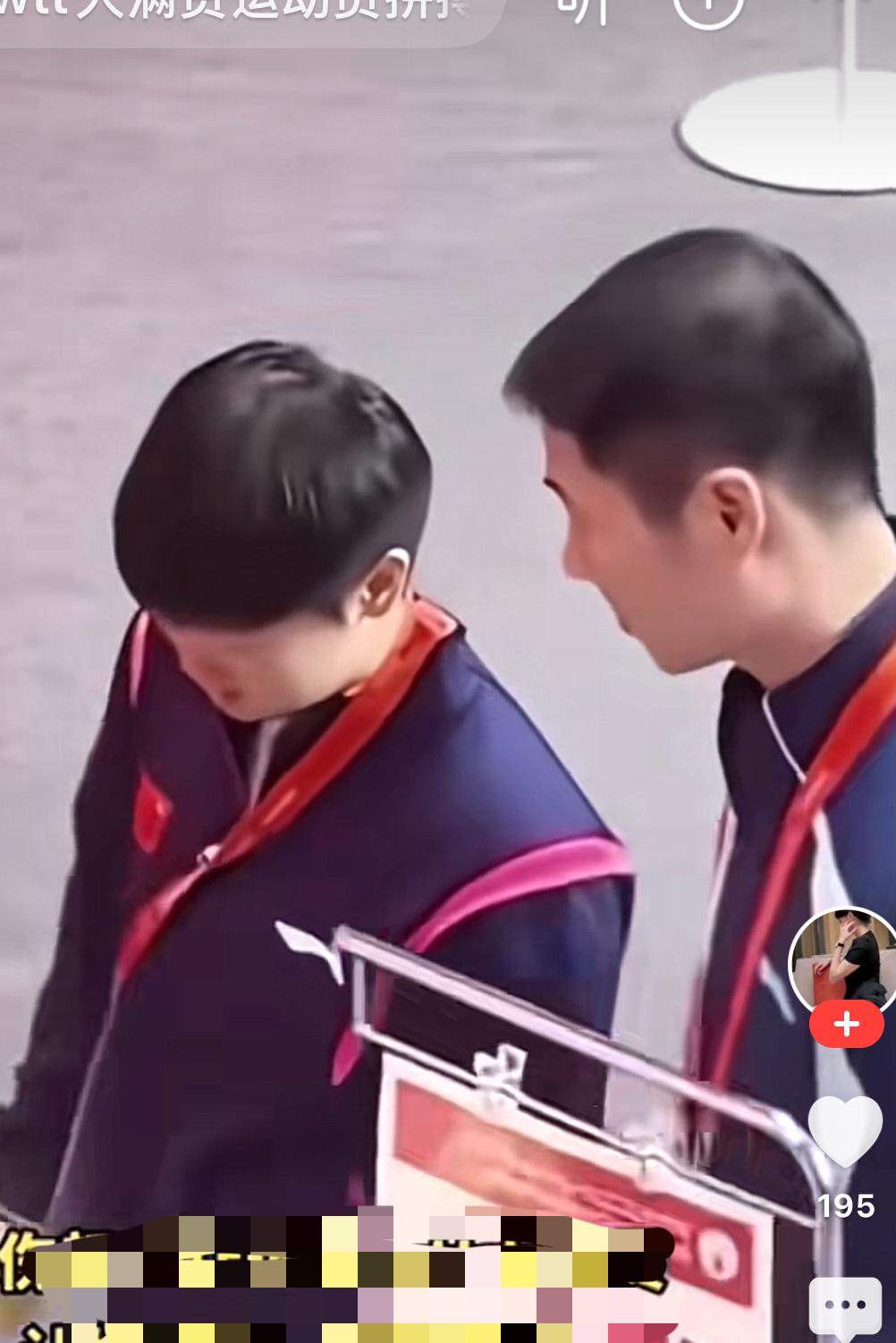 王励勤：莎莎。
莎：哎，主席。

王励勤：感觉伤怎么样？
莎：还可以吧。

王励