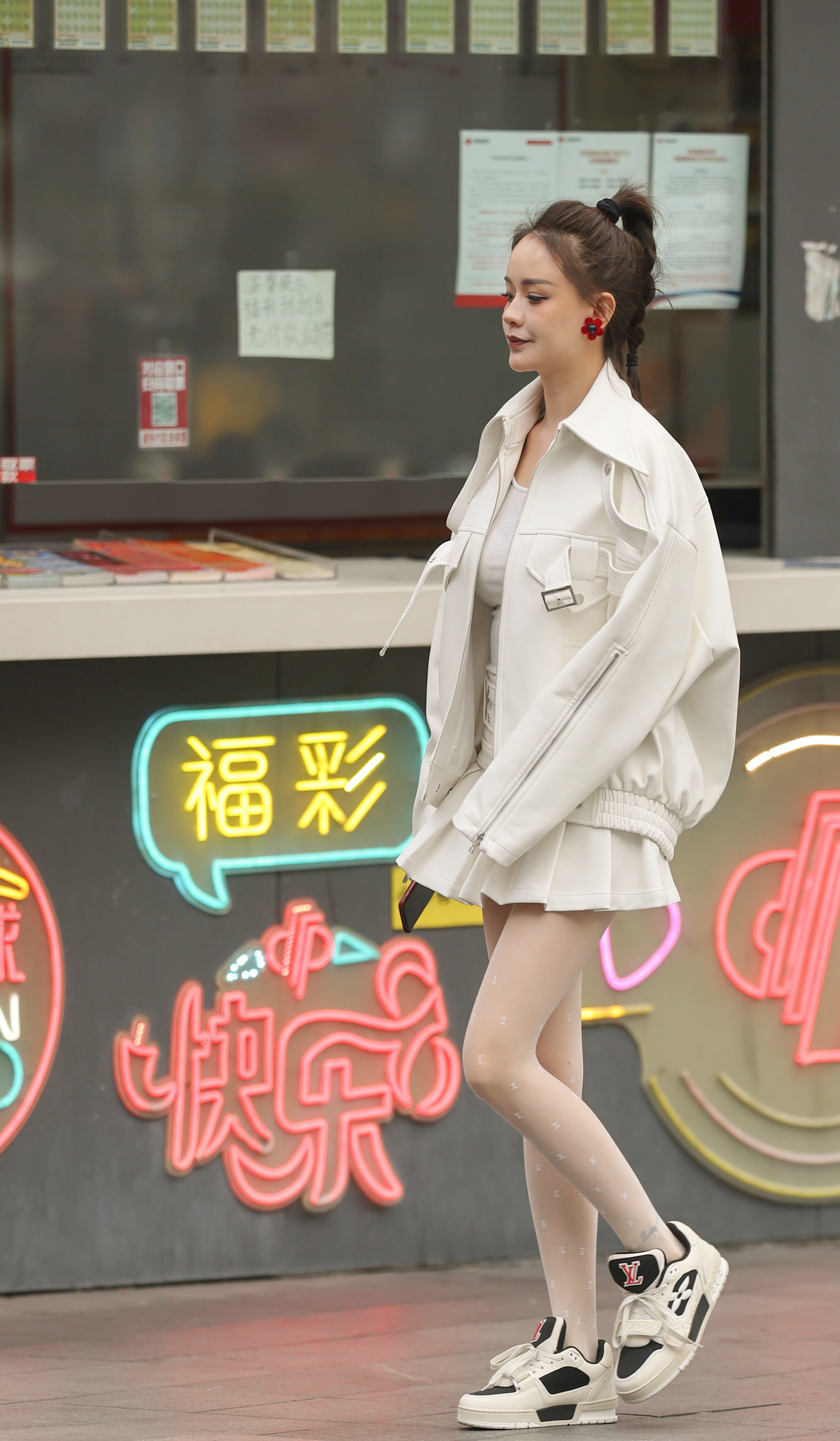 街拍[超话]   白袜   （拒绝水印） ​​​