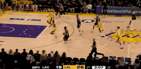 湖人暂停，科林斯挺能冲。 