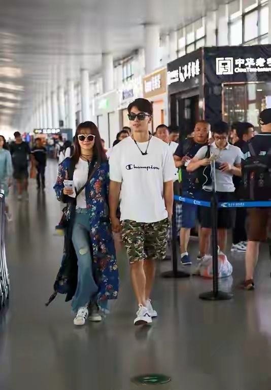 陈紫涵和戴向宇，网友说没的老相，关键是离开美颜卸了妆你再看看，还真以为有人能不老