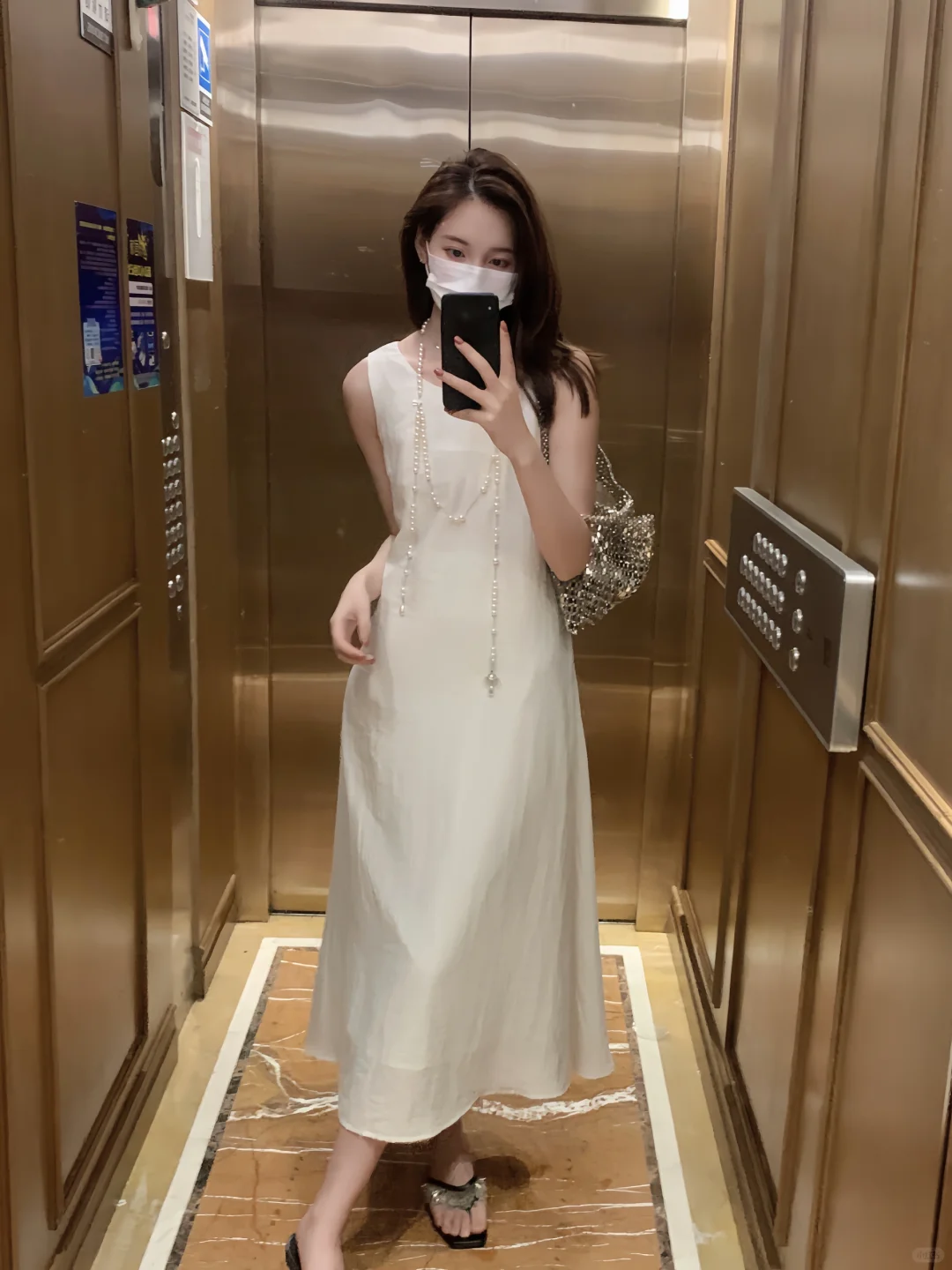 有些衣服正面一般 但背面jué了！