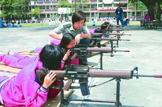 为应对“大陆”，台湾地区的高中生也要“上战场”了？
 
6月15日，岛内媒体曝出