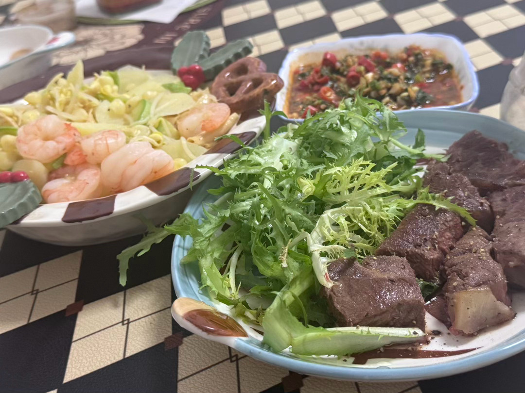 吃减脂餐不见得能减脂，但确实无论吃多大的量都不会胖。一天只吃一顿饭 ​​​
