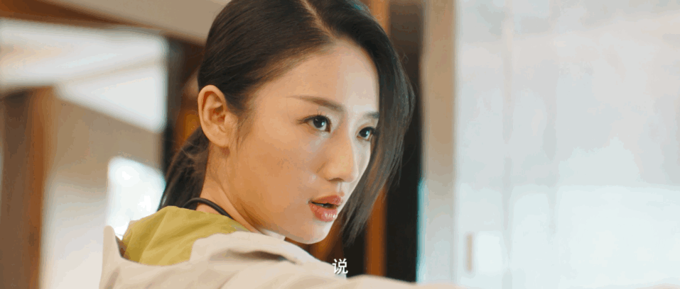 男模的爸逃亡的妈捡来的她老公老婆孩子全带秘密，连温馨日常都像在埋伏笔，追得我头皮