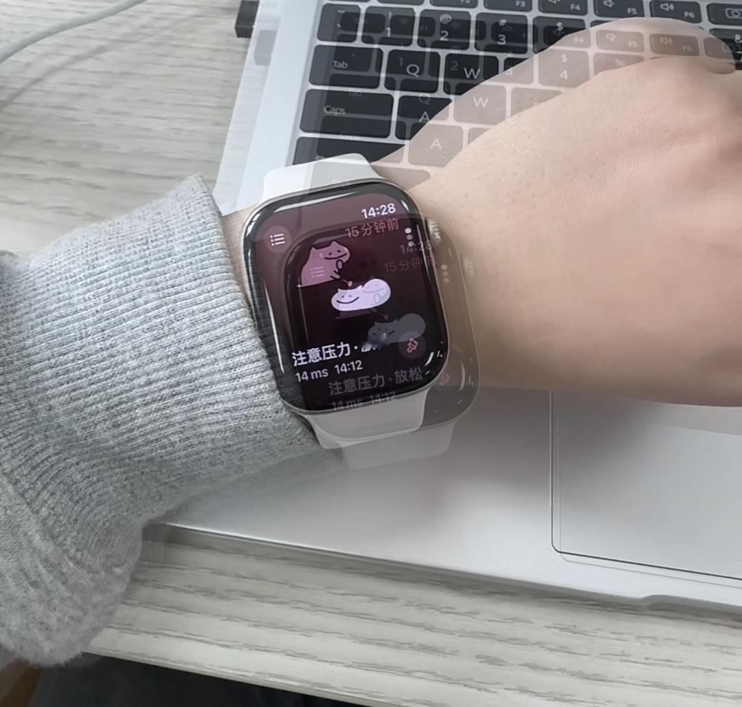 我觉得电子产品能提供很大的情绪价值，就比如apple Watch看见就很开心，用