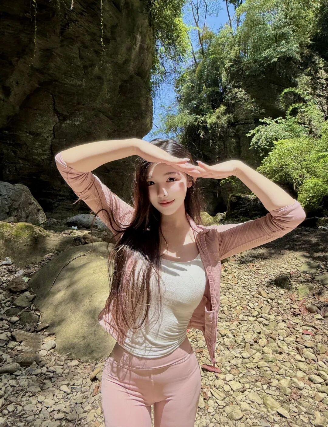 气质穿搭、优雅穿搭、华裳映姿，素衣含雅，锦裙灵动，罗衫温婉，靓装绝尘，纤衣嫣然！