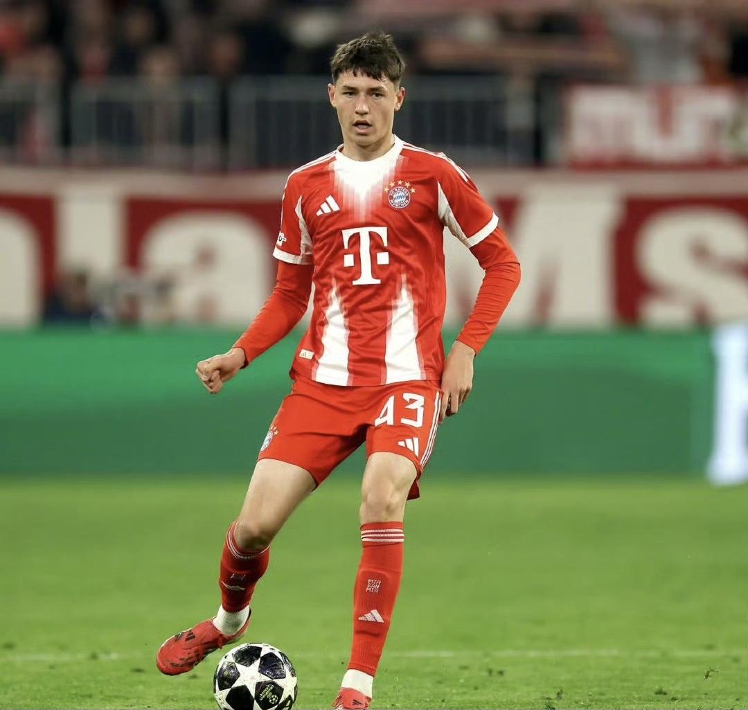 欧冠出战10后了

欧冠1/8决赛次回合，拜仁4:1亚特兰大，16岁的拜仁后卫菲