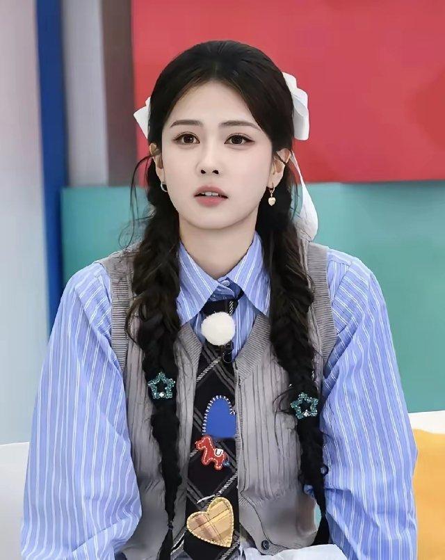 说实话，我觉得白鹿该做个选择了。她的演技在同龄小花里绝对是能打的。《北上》证明她