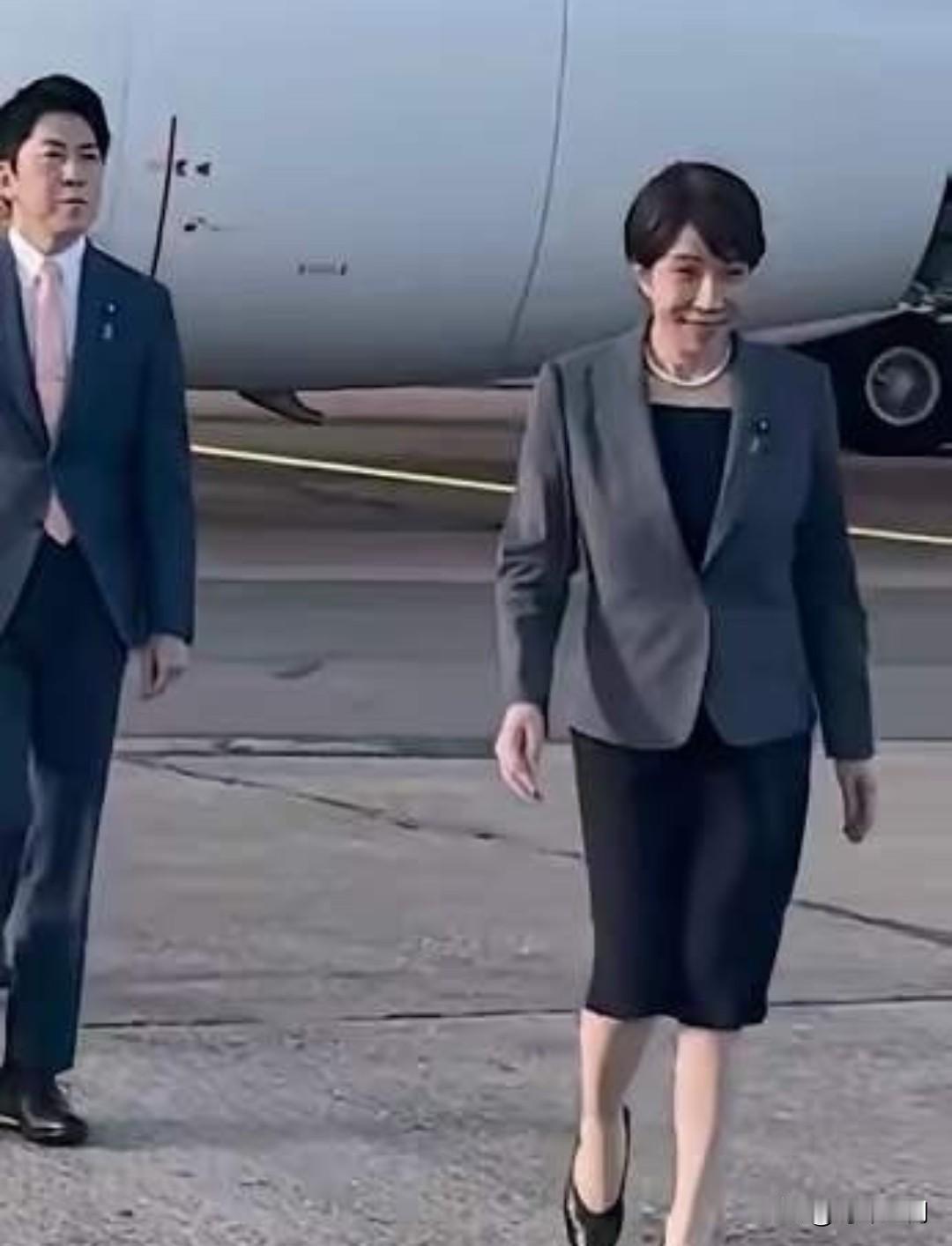 日媒《朝日新闻》对日本首相高市早苗访英接待仪式大为不满，称“与1月斯塔默访日的隆