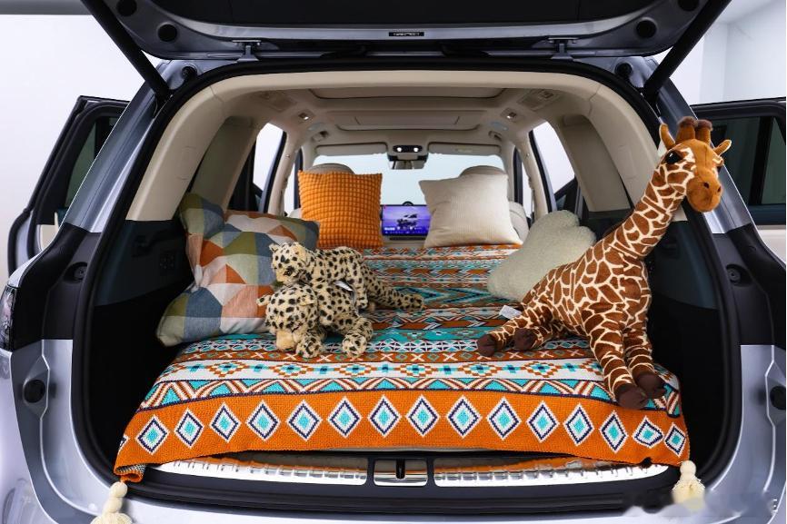 汽车行业关于AI的竞争，正从产品端延伸至组织端，大家比拼的，是团队能否巧用AI技