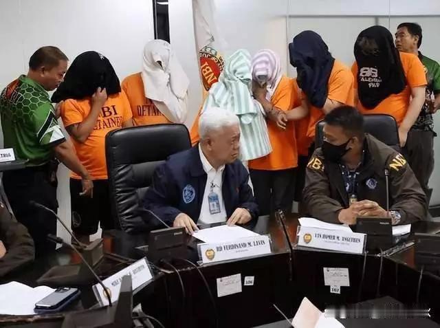 菲律宾大肆抓捕中国人，主要有两方面原因。一方面是犯罪问题，个别中国人在菲从事电信