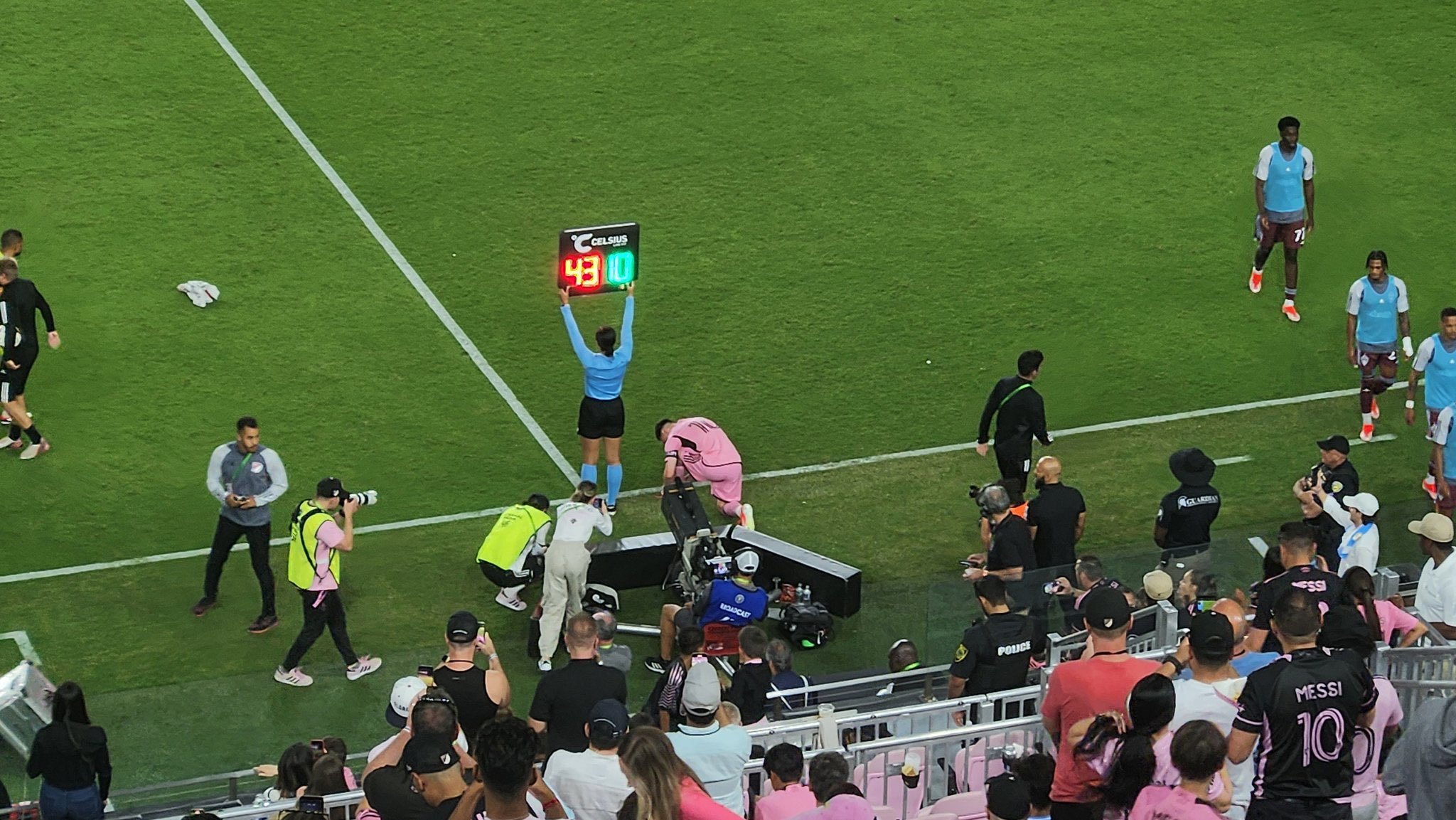 梅西来啦！！！#梅西[超话]##迈阿密国际vs科罗拉多急流# ​​​