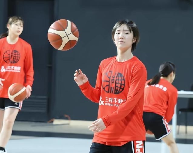 毫无疑问！在亚洲篮坛，只有中国女篮能拿得出手，说是亚洲的门面，也绝不为过。
这不