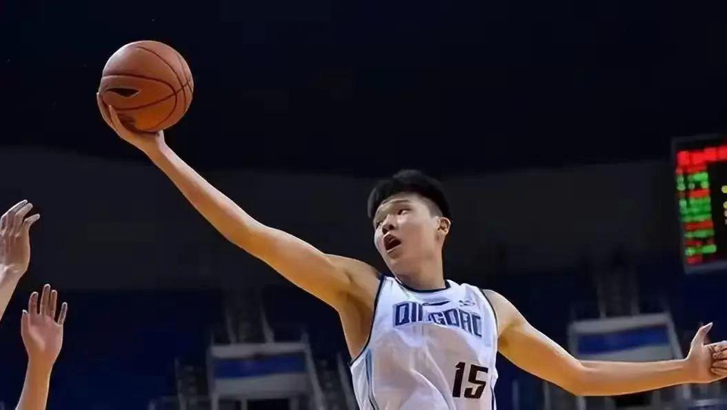 未来属于他们，CBA4大00后本土中锋强势崛起！
1、青岛国信水产男篮中锋杨瀚森
