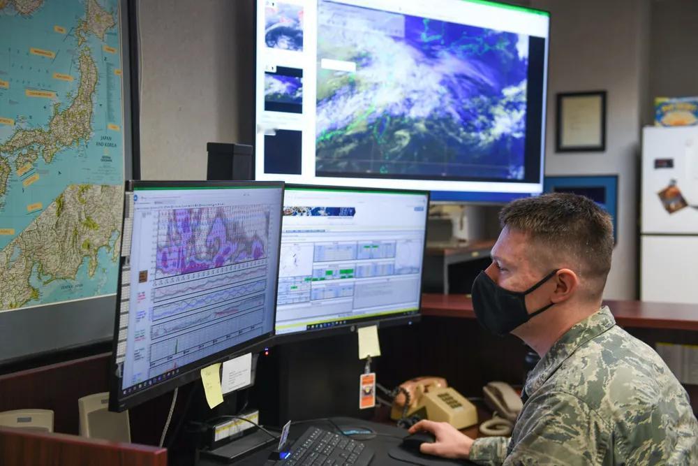 驻日本冲绳美军时时刻刻都在收集中国以及该区域国家的气象信息。
美国空军第18作战