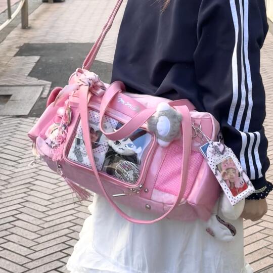 🎀꒦꒷粉色斜挎的样子也好可爱₊ ⊹。