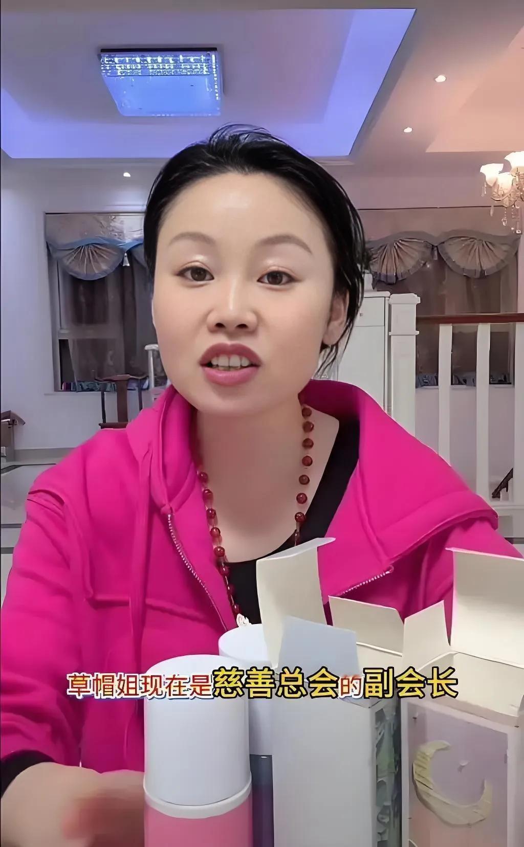 李超说草帽姐得了肝病，我就是卖房卖车也要去给你看，因为你是我孩子的妈妈。

李超